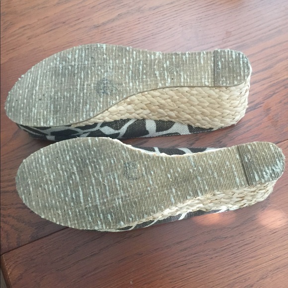 CL by laundry wedges - Picture 4 of 4